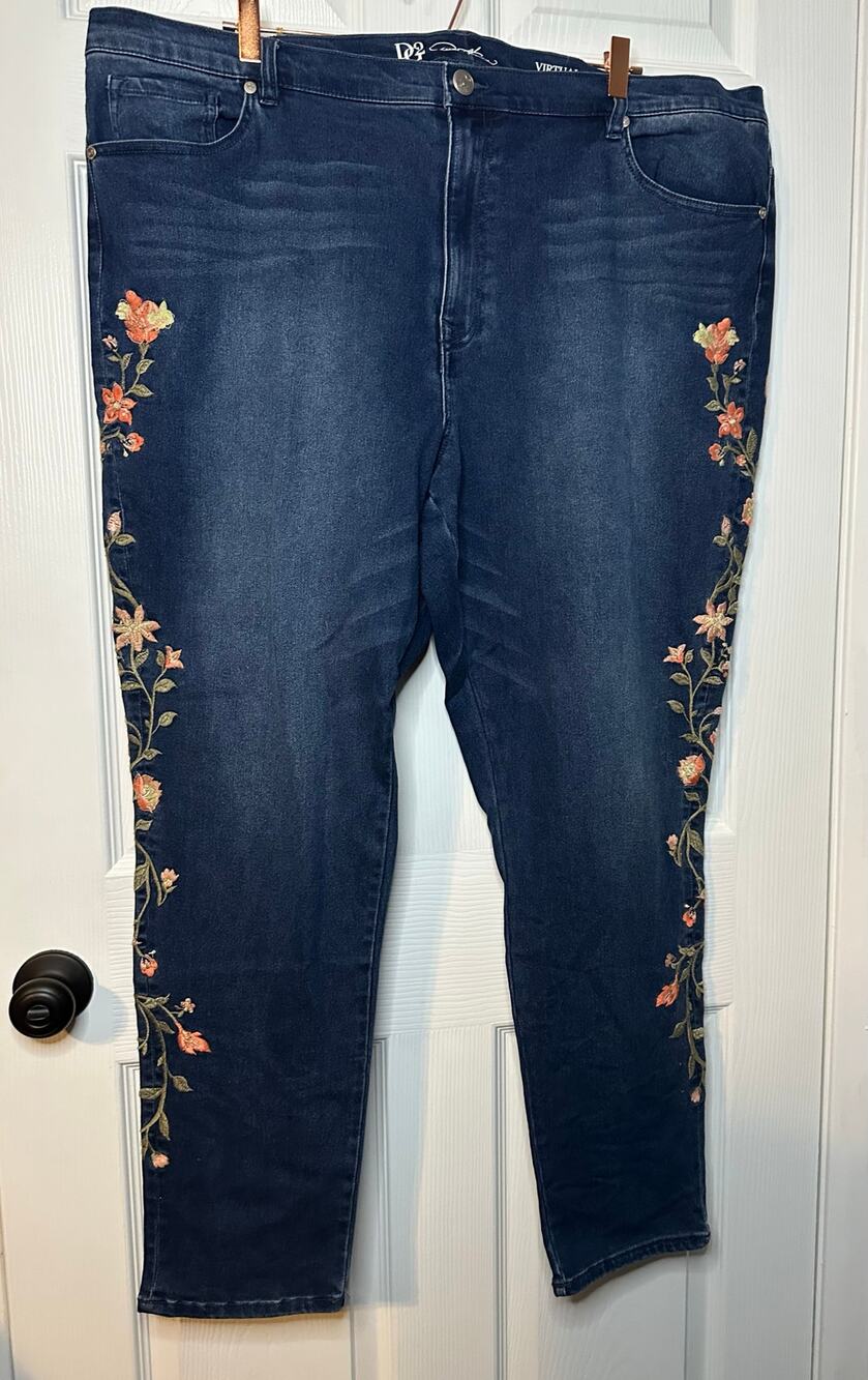 DG2 Diane Gilman 24WT 24 Women's Tall Virtual Stretch Jeans Embroidered Flowers